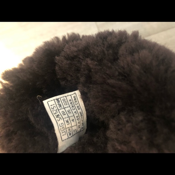 UGG chocolate Classic Short II Boot - Picture 6 of 6